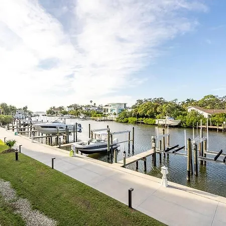 Waterside Retreat: Modern 2Br, Mins To Beach & Apt Sarasota Exterior photo