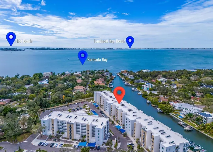 Waterside Retreat: Modern 2Br, Mins To Beach & Apt