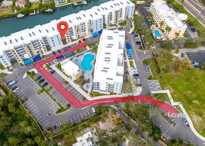 Waterside Retreat: Modern 2Br, Mins To Beach & Apt