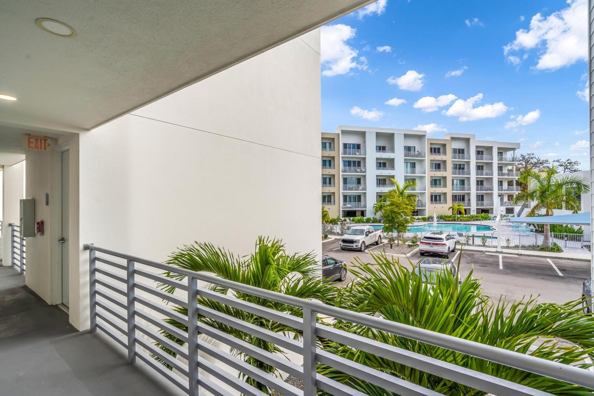 Waterside Retreat: Modern 2br, Mins To & Apartamento