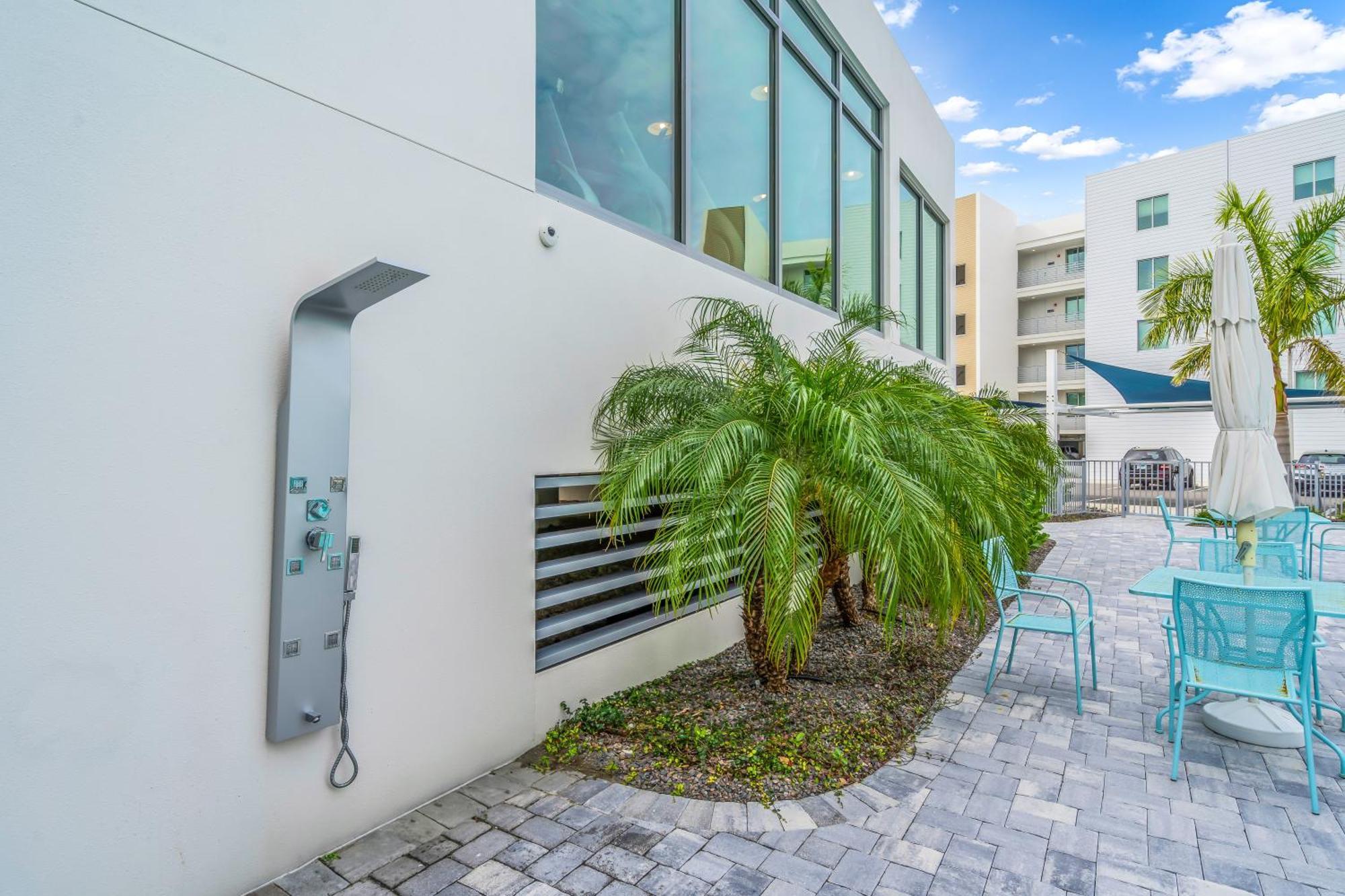 Apartamento Waterside Retreat: Modern 2br, Mins To & Sarasota