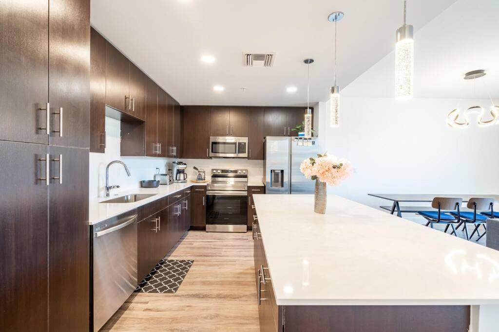 Waterside Retreat: Modern 2br, Mins To & Apartamento *