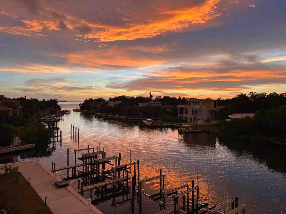 Waterside Retreat: Modern 2br, Mins To & Apartamento Sarasota