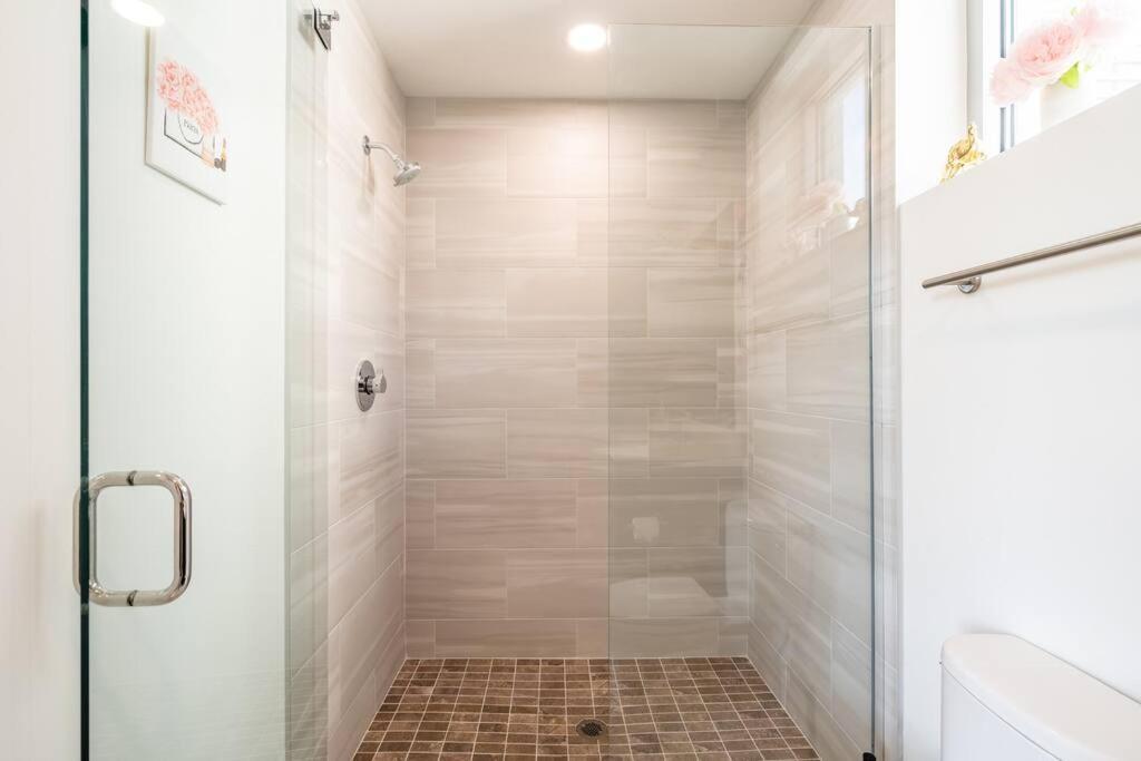 Apartamento Waterside Retreat: Modern 2br, Mins To & *