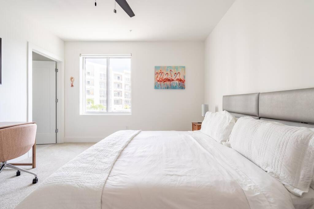 Apartamento Waterside Retreat: Modern 2br, Mins To &
